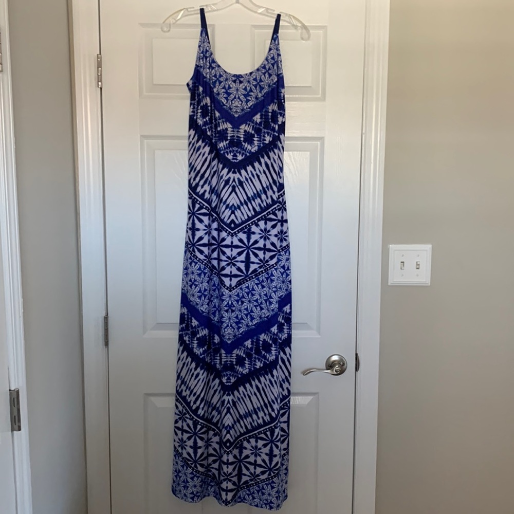 Lightly worn beautiful blue and white maxi dress.